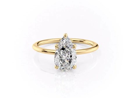 The Petal Kamellie Set With A 2.5 Carat Pear Moissanite Sale